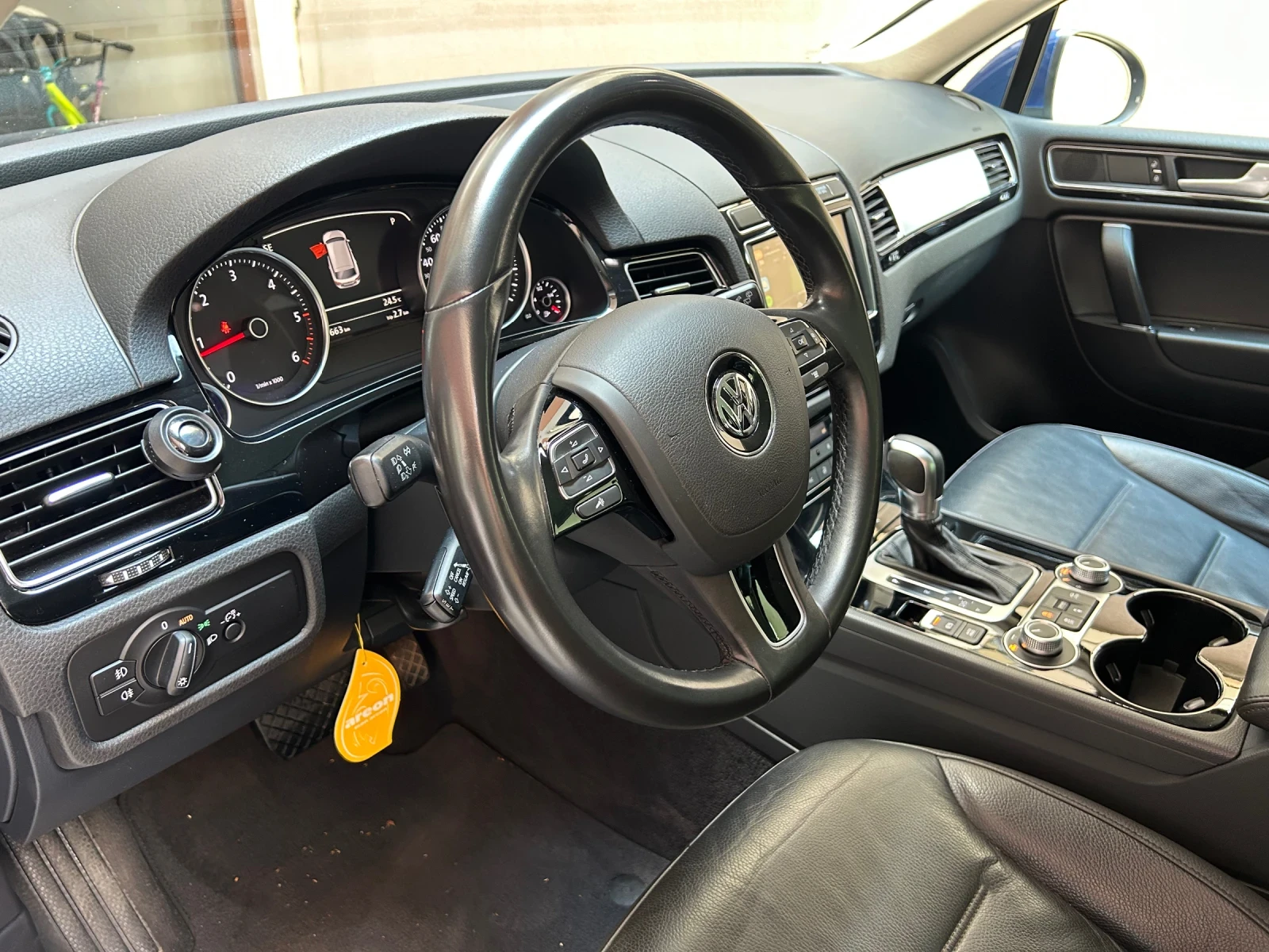 VW Touareg, снимка 6 - Автомобили и джипове - 55173070