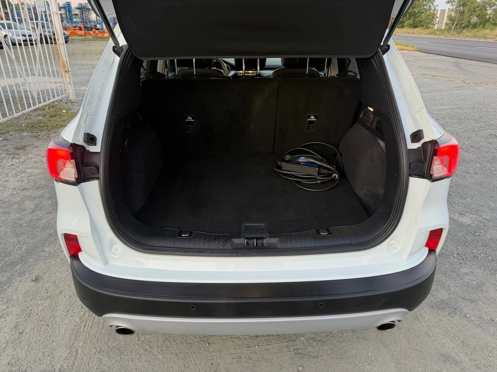 Ford Kuga PLUG IN HYBRID / TITANIUM / 360КАМЕРА / 125 000 км, снимка 14 - Автомобили и джипове - 55505309