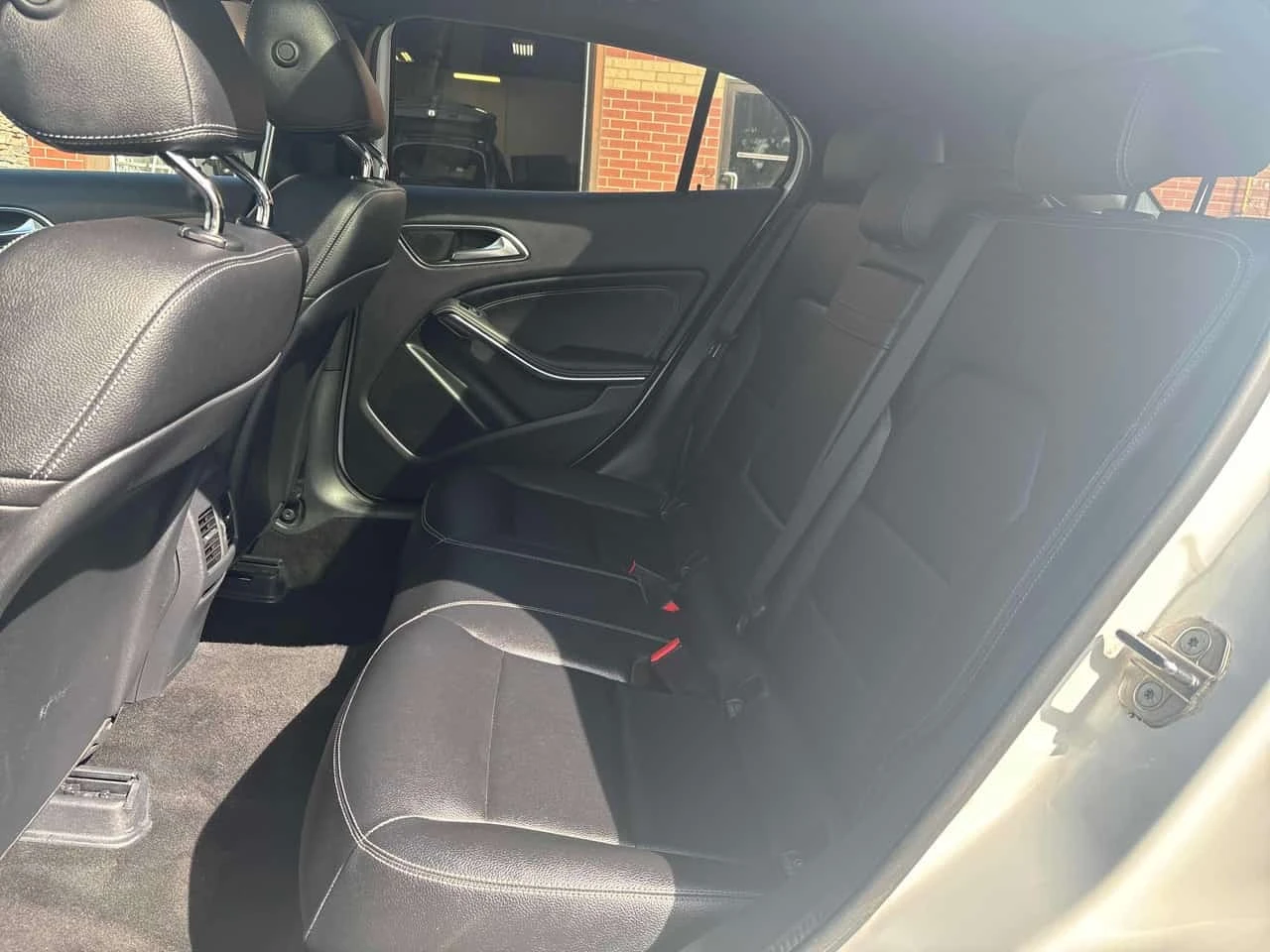 Mercedes-Benz GLA 250 CARFAX /Кожа/Нави/Подгрев/Панорама, снимка 17 - Автомобили и джипове - 55731098
