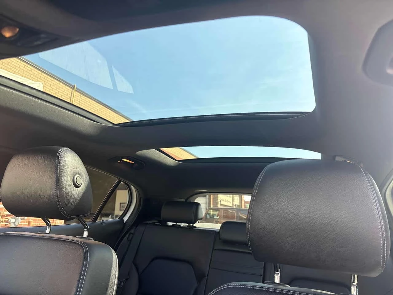 Mercedes-Benz GLA 250 CARFAX /Кожа/Нави/Подгрев/Панорама, снимка 16 - Автомобили и джипове - 55731098