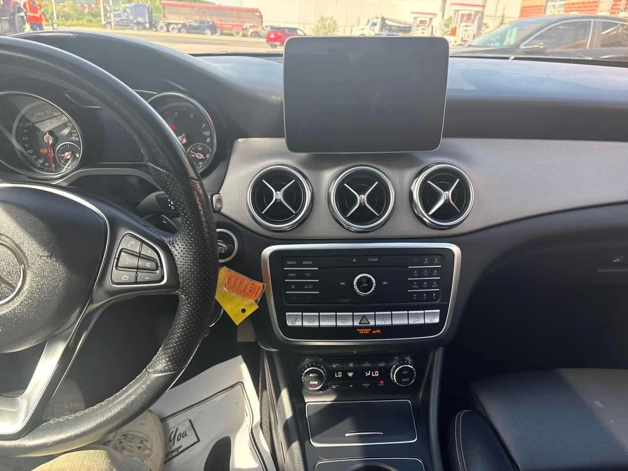 Mercedes-Benz GLA 250 CARFAX /Кожа/Нави/Подгрев/Панорама, снимка 9 - Автомобили и джипове - 55731098