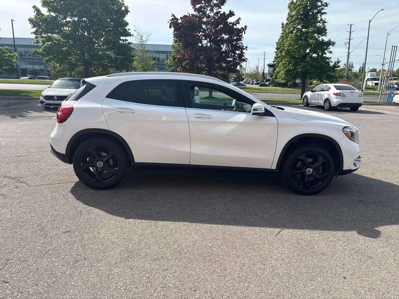 Mercedes-Benz GLA 250 CARFAX /Кожа/Нави/Подгрев/Панорама, снимка 3 - Автомобили и джипове - 55731098
