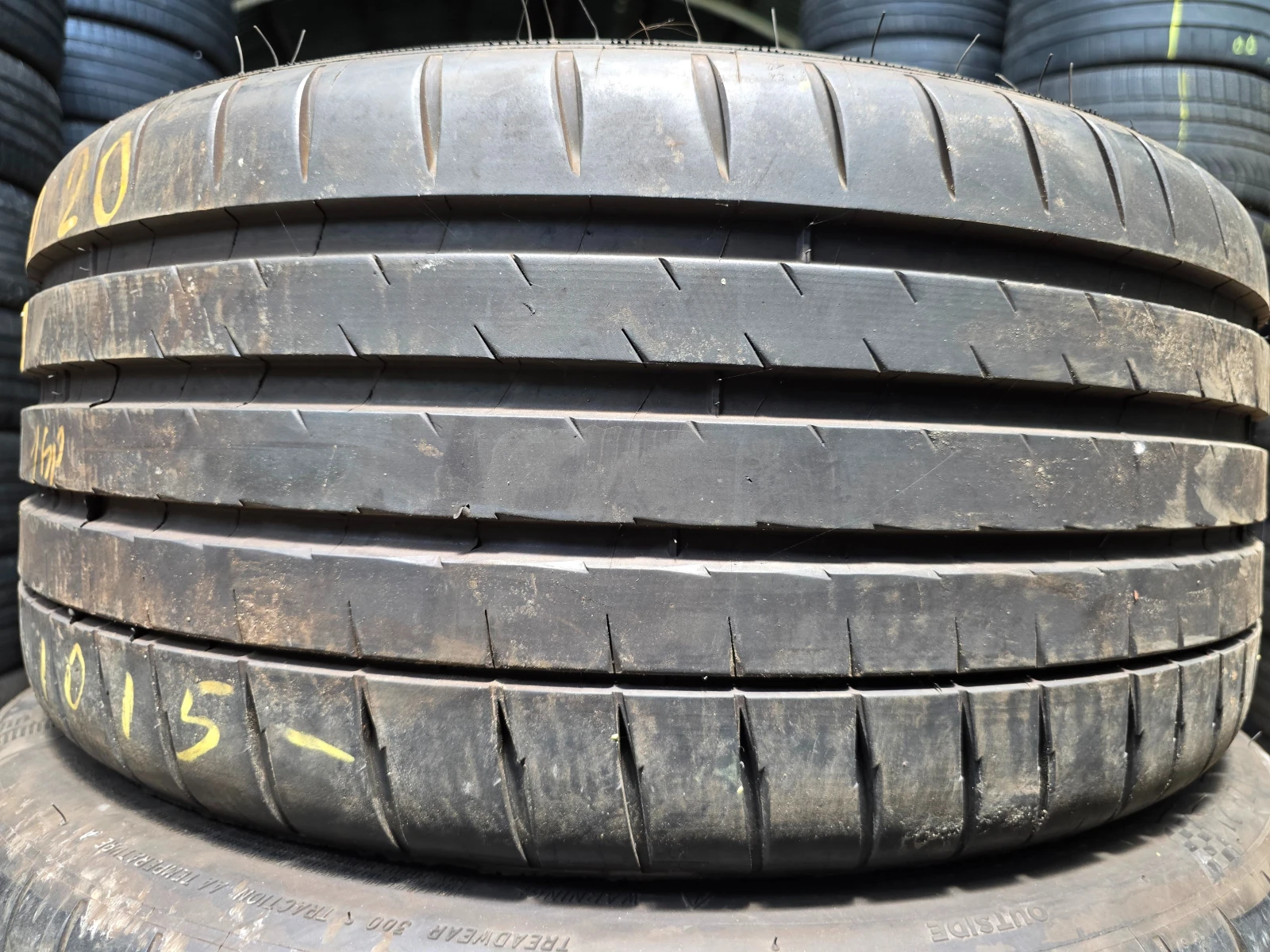 Гуми Летни 255/30R20, снимка 2 - Гуми и джанти - 55482471