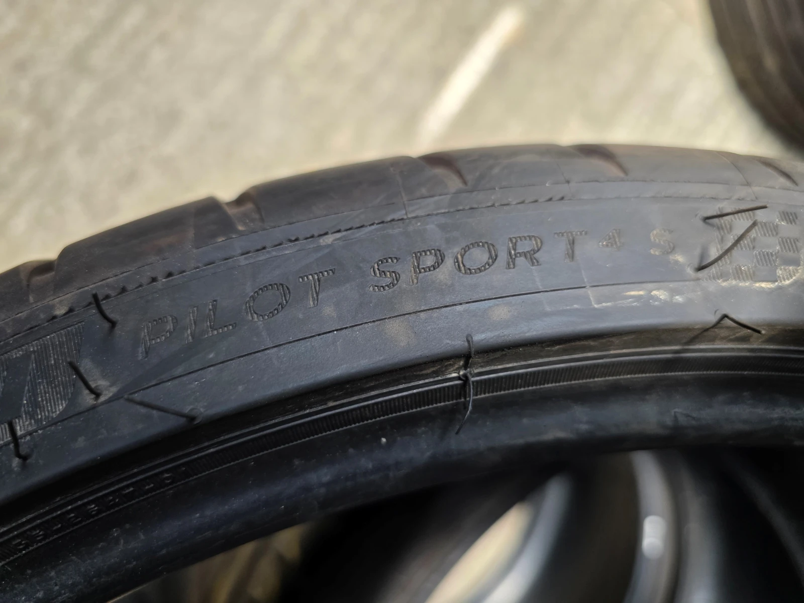 Гуми Летни 255/30R20, снимка 4 - Гуми и джанти - 55482471