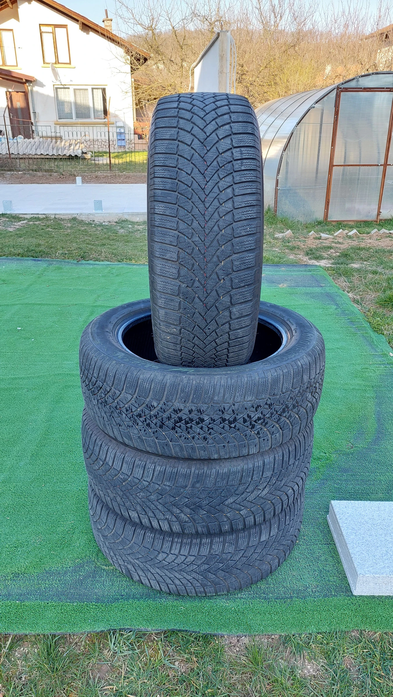 Гуми Зимни 225/55R18, снимка 2 - Гуми и джанти - 55967297