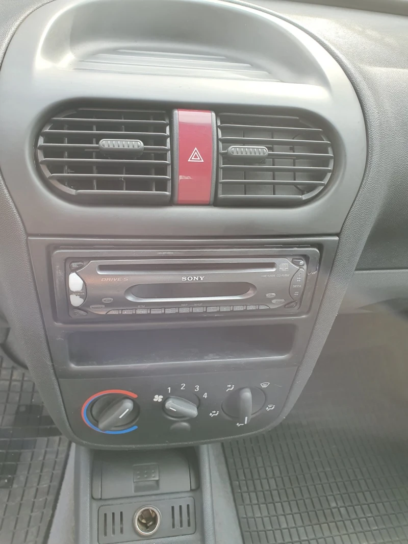 Opel Combo 1.3 cdti, снимка 13 - Автомобили и джипове - 49005662