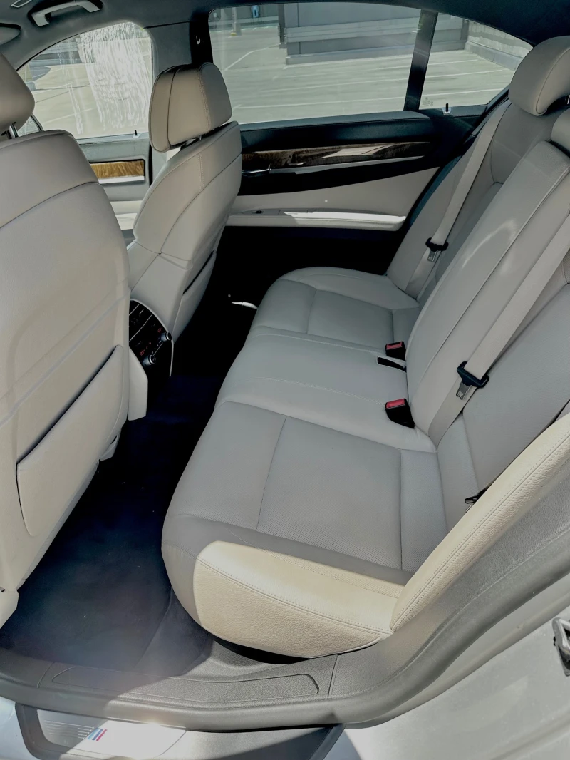 BMW 740 ОБДУХВАНЕ, ВАКУУМ, НАПЪЛНО ОБСЛУЖЕНА, снимка 11 - Автомобили и джипове - 52326599