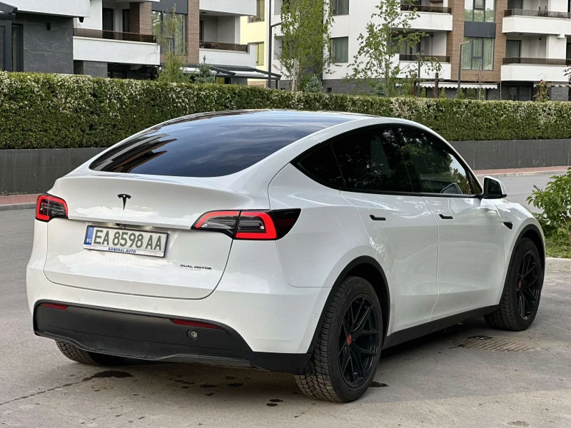 Tesla Model Y Dual motor, снимка 4 - Автомобили и джипове - 51756690