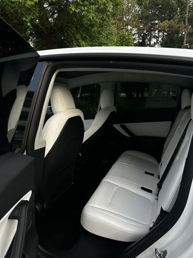 Tesla Model Y Dual motor, снимка 10 - Автомобили и джипове - 51756690