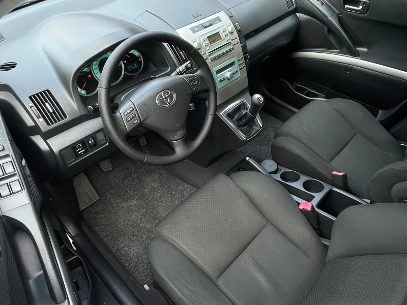 Toyota Corolla verso 1.8 i A/C, снимка 10 - Автомобили и джипове - 52717562