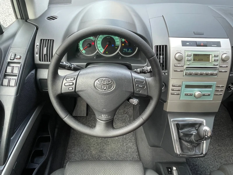 Toyota Corolla verso 1.8 i A/C, снимка 11 - Автомобили и джипове - 52717562