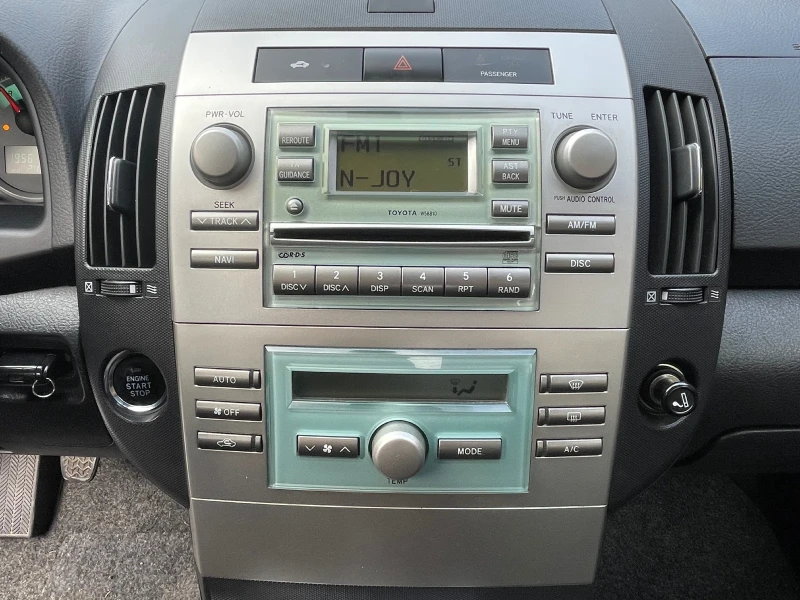 Toyota Corolla verso 1.8 i A/C, снимка 12 - Автомобили и джипове - 52717562