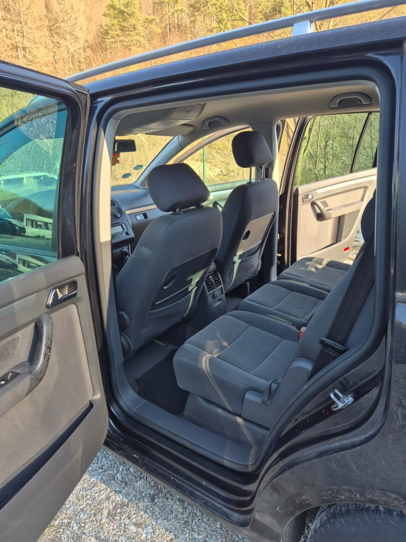 VW Touran, снимка 13 - Автомобили и джипове - 53341875
