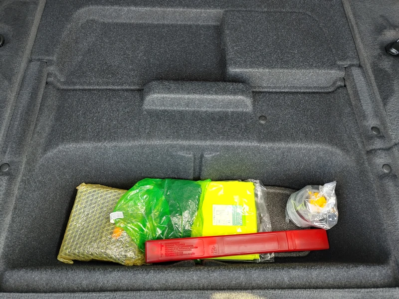 BMW 320 320d-Luxury, снимка 12 - Автомобили и джипове - 53520348