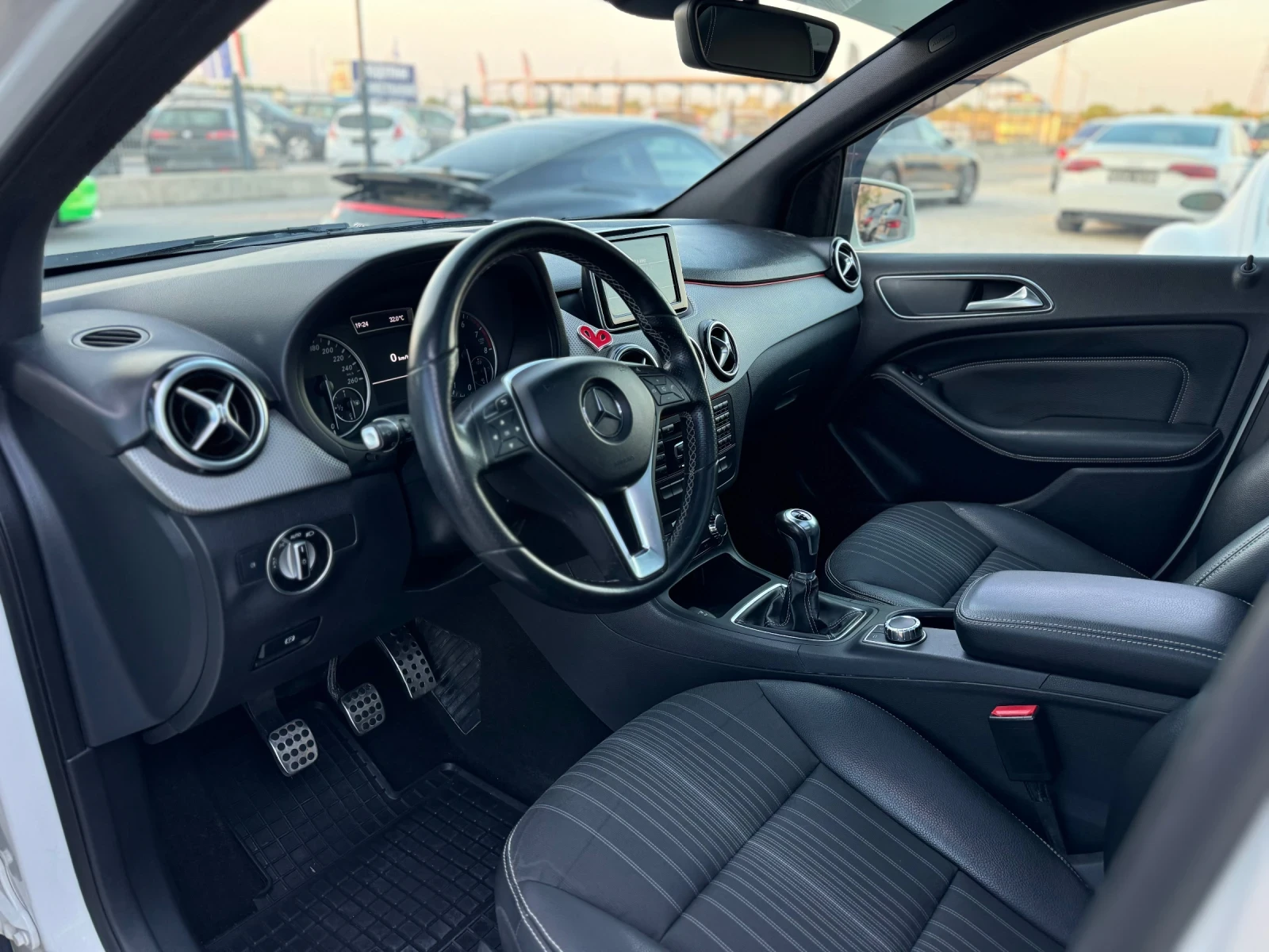 Mercedes-Benz B 200 AMG Premium - изображение 9
