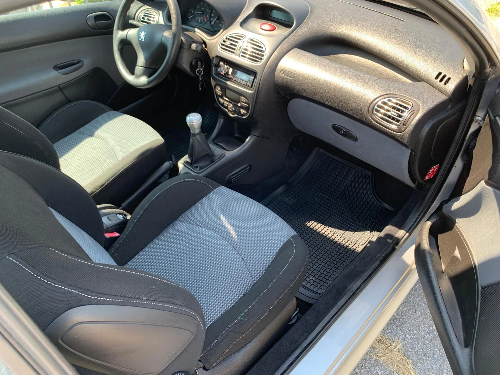 Peugeot 206 СС Кабрио Климатроник 1.6 Бензин | Mobile.bg — изображение 12