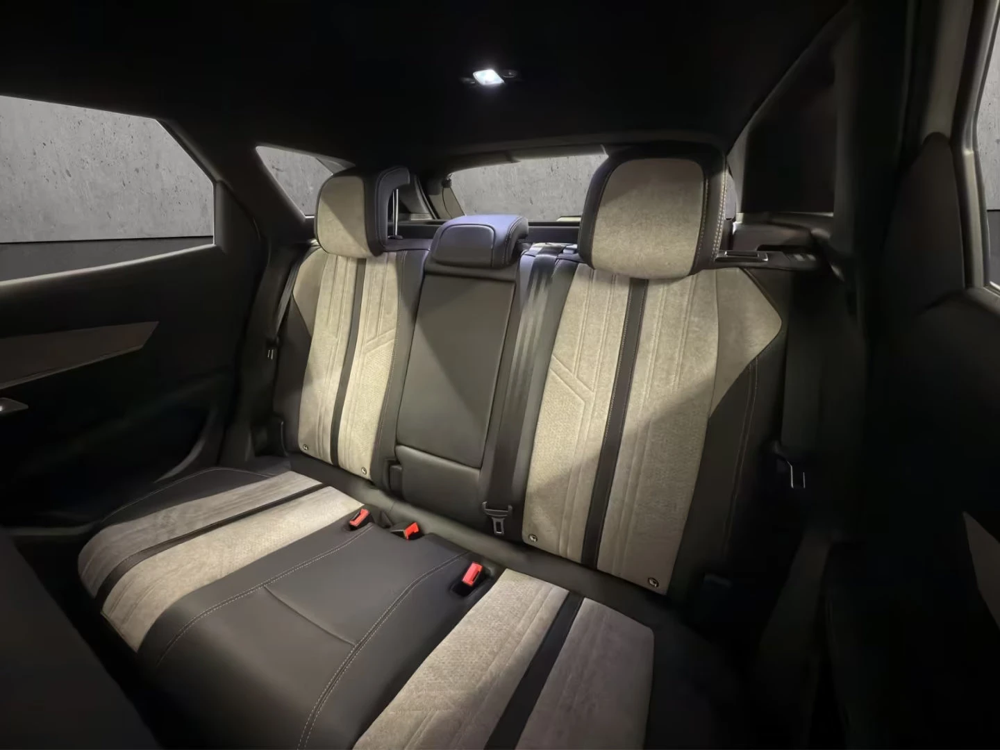 Peugeot 3008 1.6PHEV/224HP/GT-PACK/MEMO/360/LED/NAVI/DIGI/882g, снимка 13 - Автомобили и джипове - 53725722