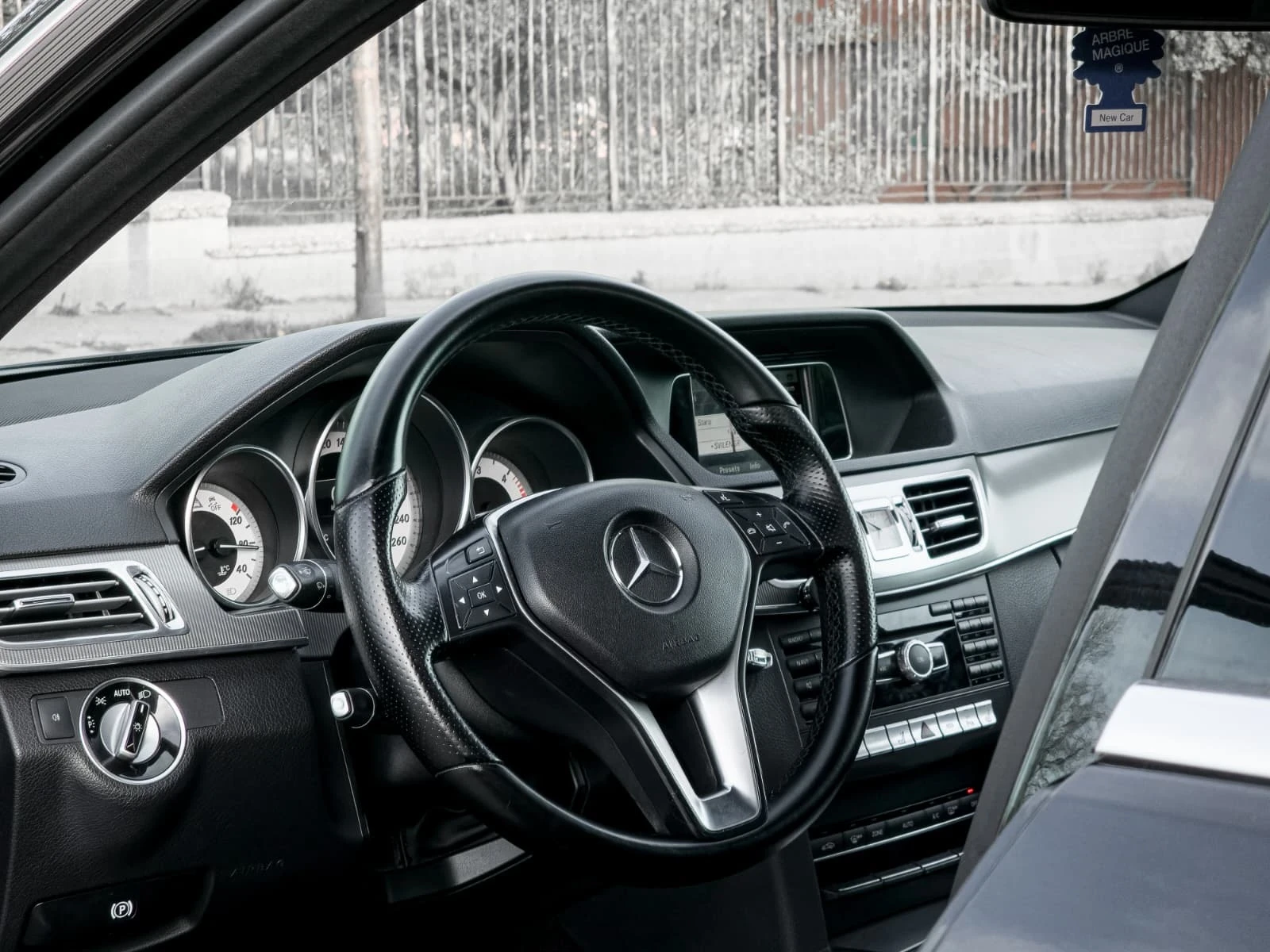 Mercedes-Benz E 220 7G-Tronic/LED/Шибедах/Подгрев/, снимка 10 - Автомобили и джипове - 54238962