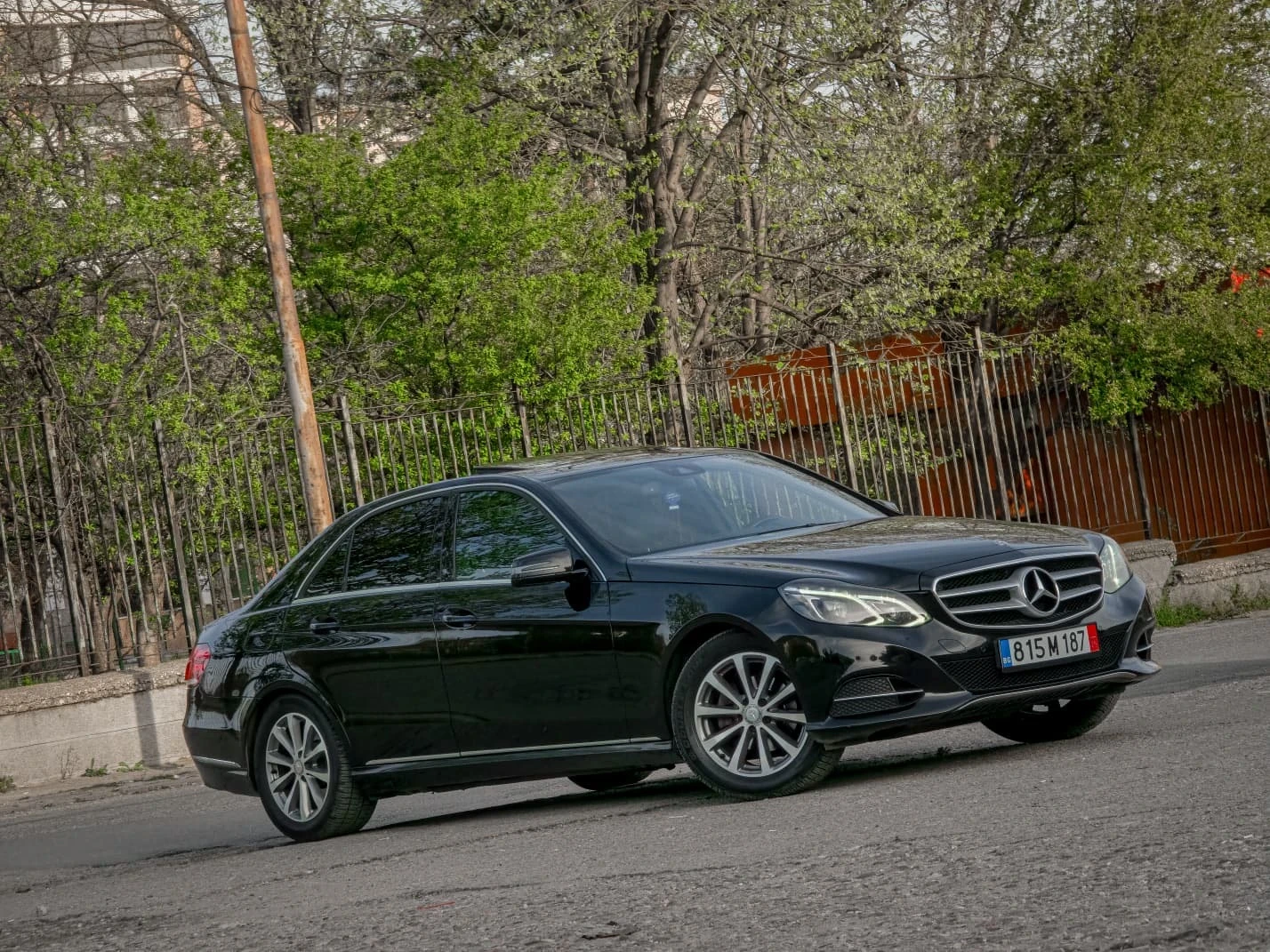 Mercedes-Benz E 220 7G-Tronic/LED/Шибедах/Подгрев/, снимка 3 - Автомобили и джипове - 54238962