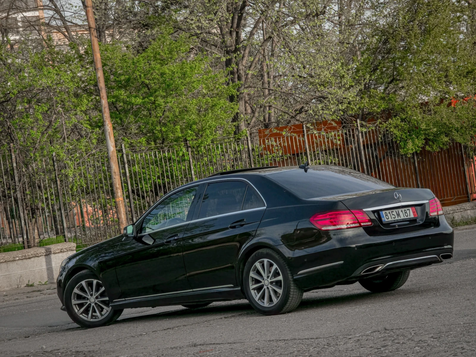 Mercedes-Benz E 220 7G-Tronic/LED/Шибедах/Подгрев/, снимка 4 - Автомобили и джипове - 54238962