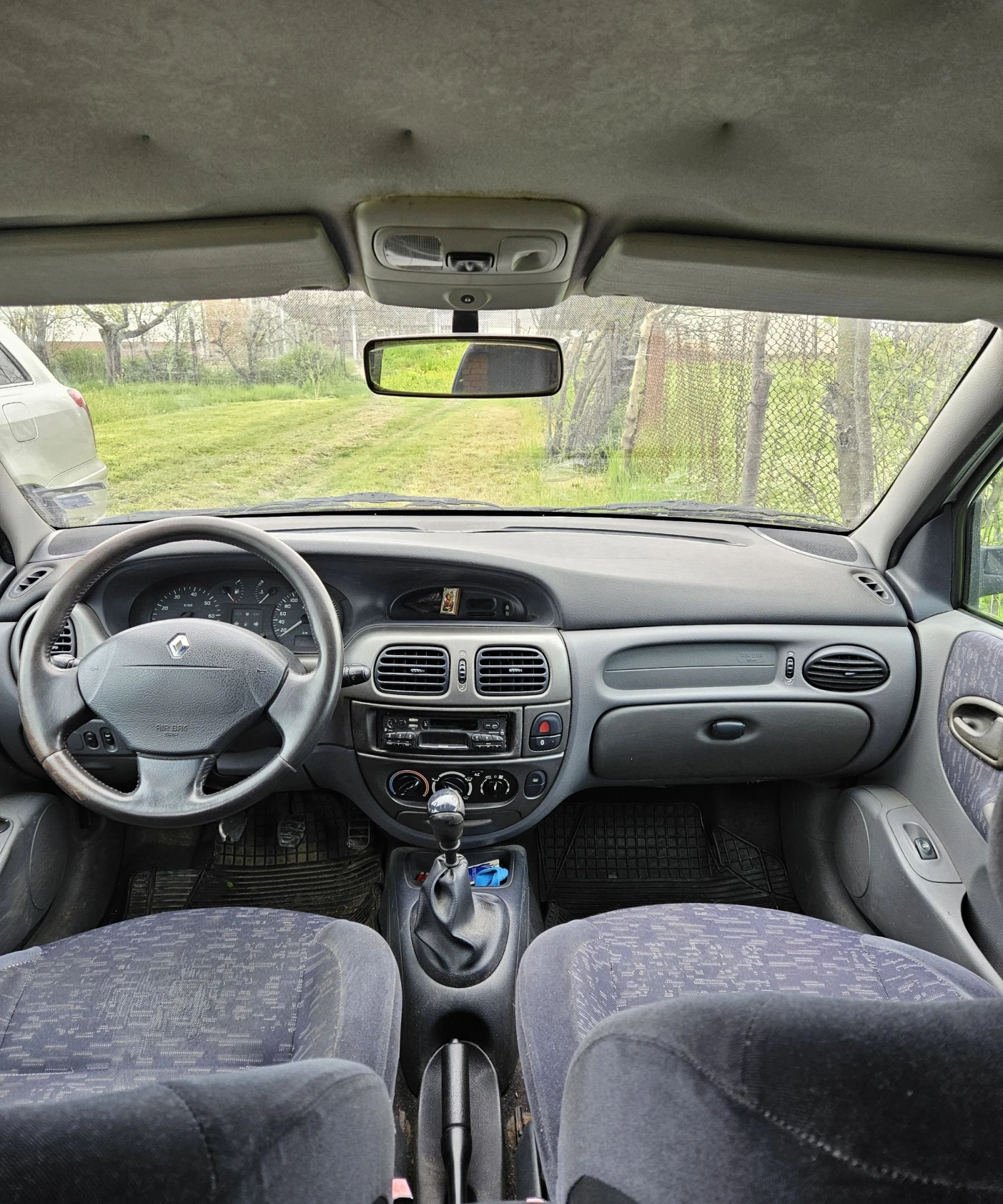 Renault Megane  1.4i, снимка 5 - Автомобили и джипове - 54178429