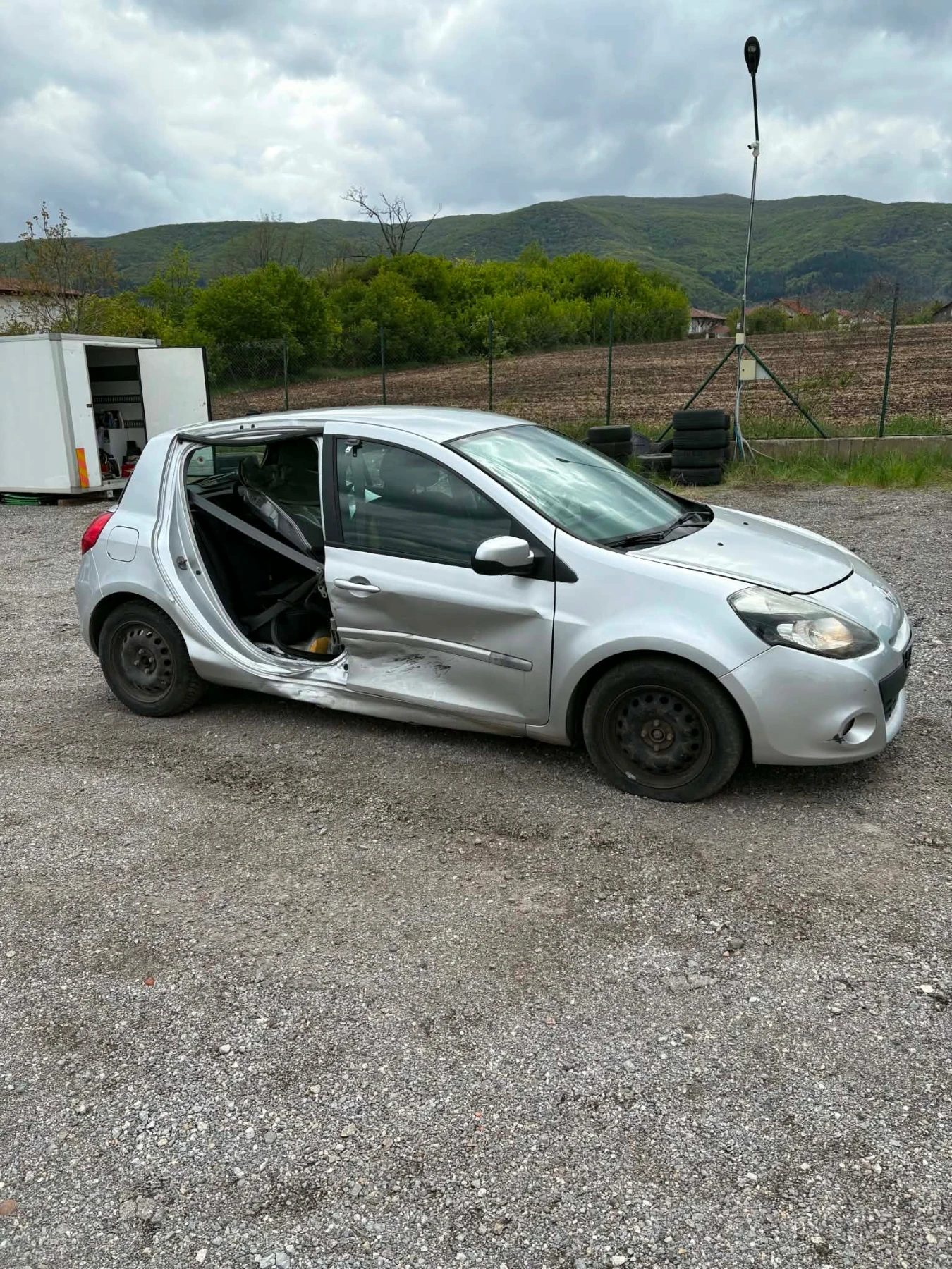 Renault Clio 1.5 dci, снимка 6 - Автомобили и джипове - 54766680