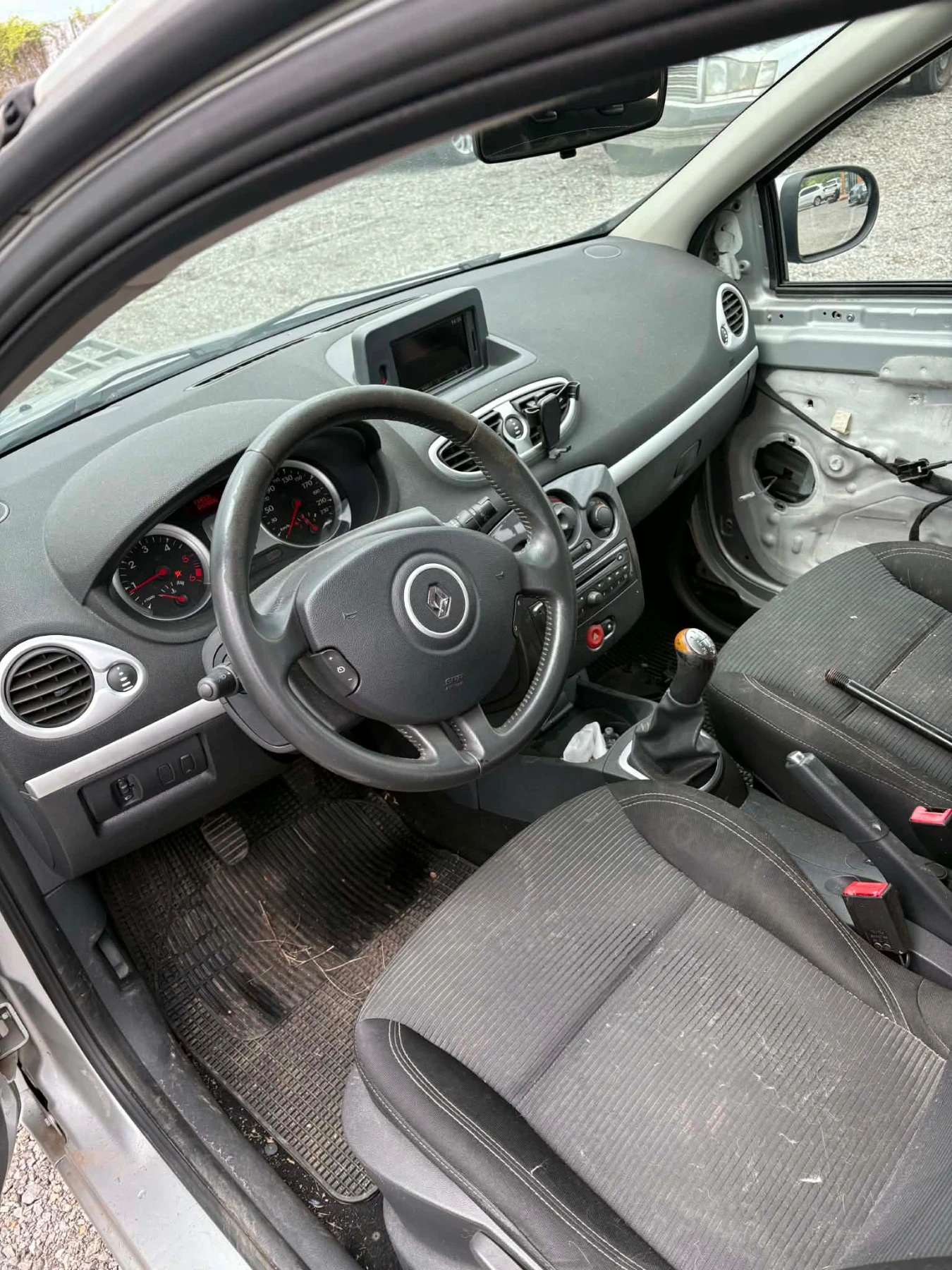 Renault Clio 1.5 dci, снимка 5 - Автомобили и джипове - 54766680