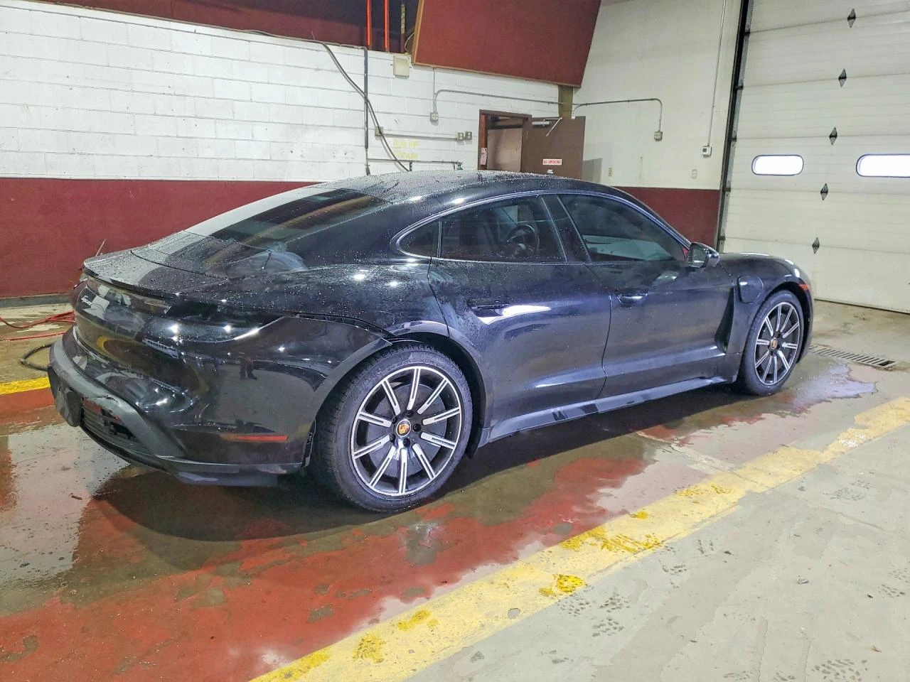 Porsche Taycan, снимка 3 - Автомобили и джипове - 54446299