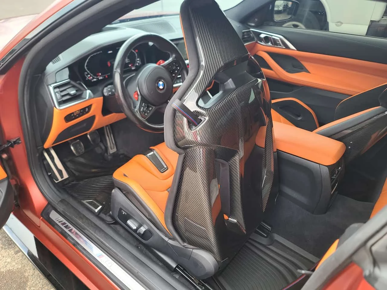 BMW M4 Competition CARFAX, снимка 11 - Автомобили и джипове - 54812046
