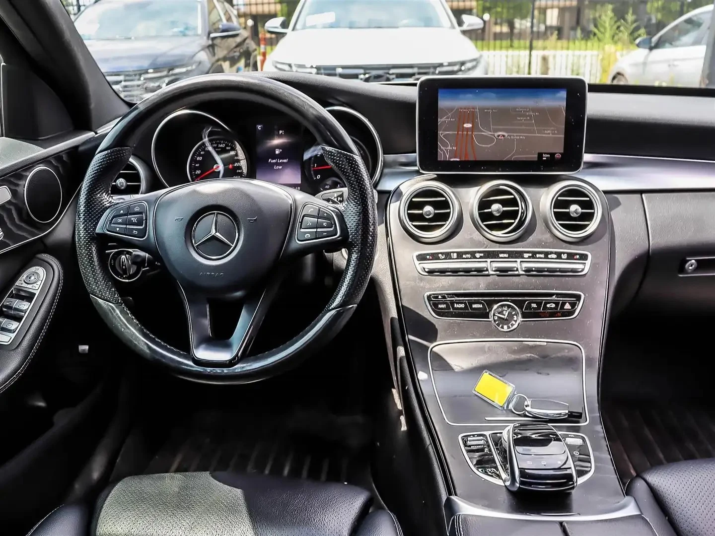 Mercedes-Benz C 300 4MATIC* AMG* КОЖА* ПОДГРЕВ* PANO* 360* LANE ASS, снимка 8 - Автомобили и джипове - 55240971