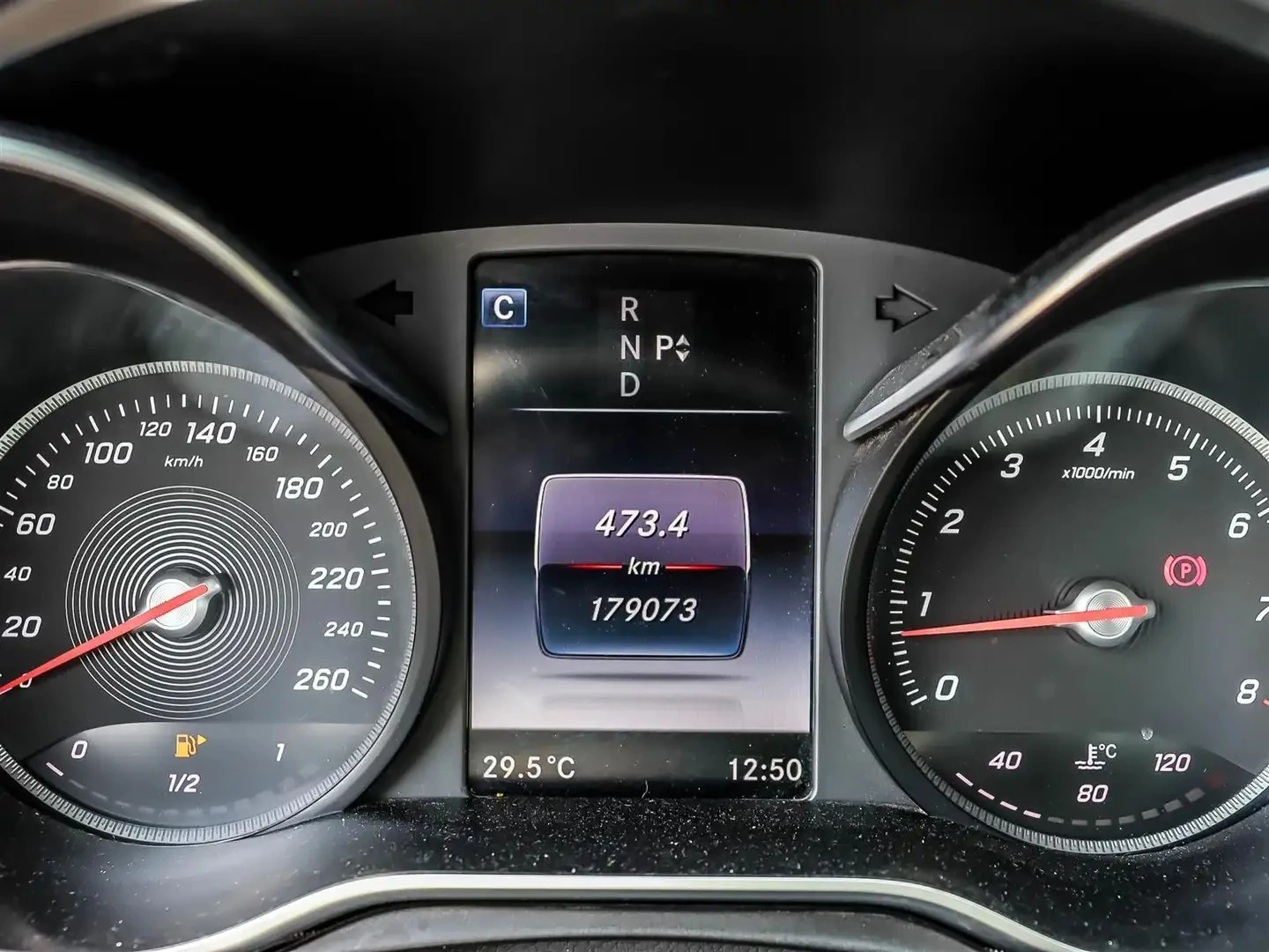 Mercedes-Benz C 300 4MATIC* AMG* КОЖА* ПОДГРЕВ* PANO* 360* LANE ASS, снимка 17 - Автомобили и джипове - 55240971