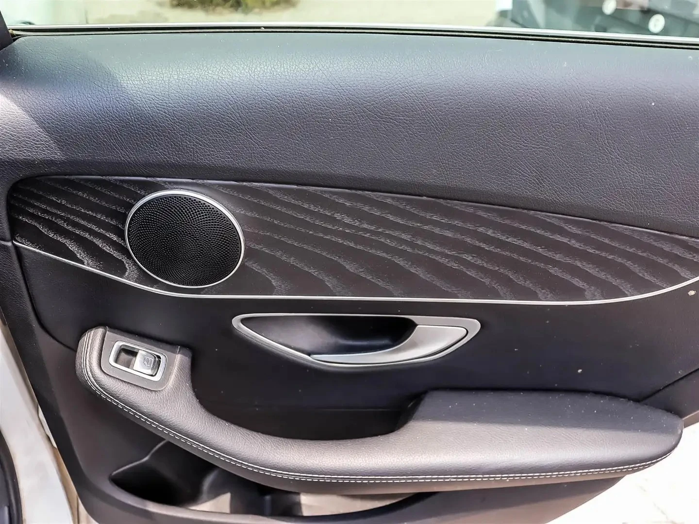 Mercedes-Benz C 300 4MATIC* AMG* КОЖА* ПОДГРЕВ* PANO* 360* LANE ASS, снимка 12 - Автомобили и джипове - 55240971