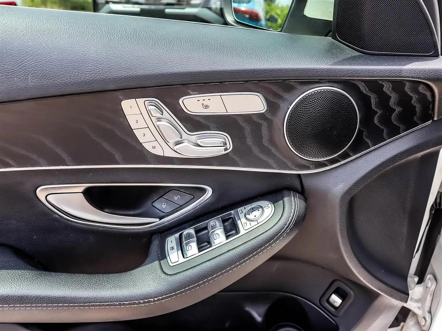 Mercedes-Benz C 300 4MATIC* AMG* КОЖА* ПОДГРЕВ* PANO* 360* LANE ASS, снимка 5 - Автомобили и джипове - 55240971