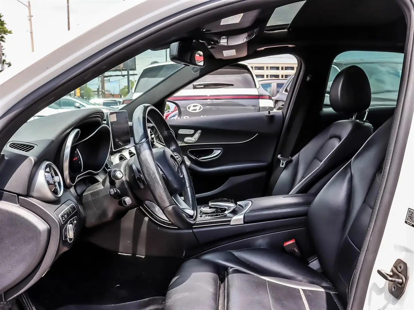 Mercedes-Benz C 300 4MATIC* AMG* КОЖА* ПОДГРЕВ* PANO* 360* LANE ASS, снимка 7 - Автомобили и джипове - 55240971