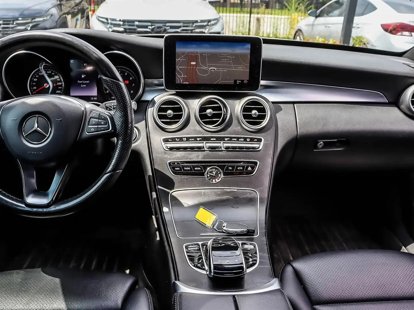 Mercedes-Benz C 300 4MATIC* AMG* КОЖА* ПОДГРЕВ* PANO* 360* LANE ASS, снимка 9 - Автомобили и джипове - 55240971
