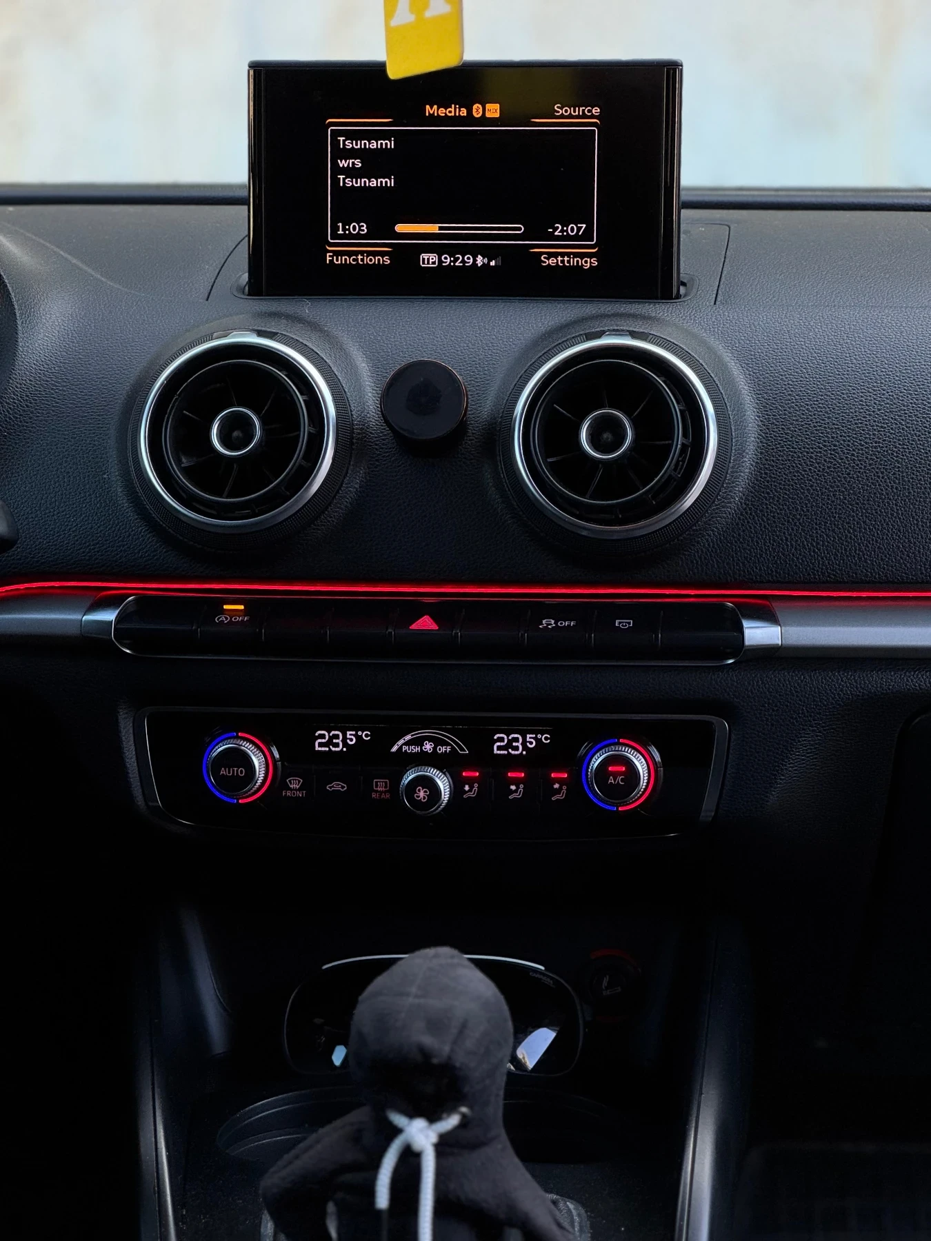 Audi A3 1.6tdi / ПРОМО / ОБСЛУЖЕН, снимка 15 - Автомобили и джипове - 55988703