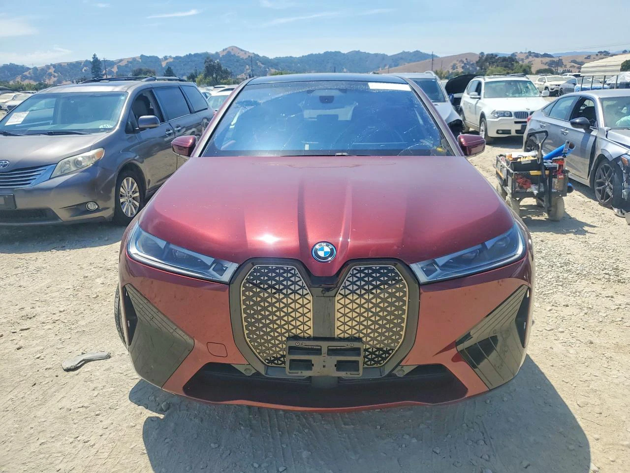 BMW iX 50 ///M Pack Swarowski, снимка 4 - Автомобили и джипове - 56275043