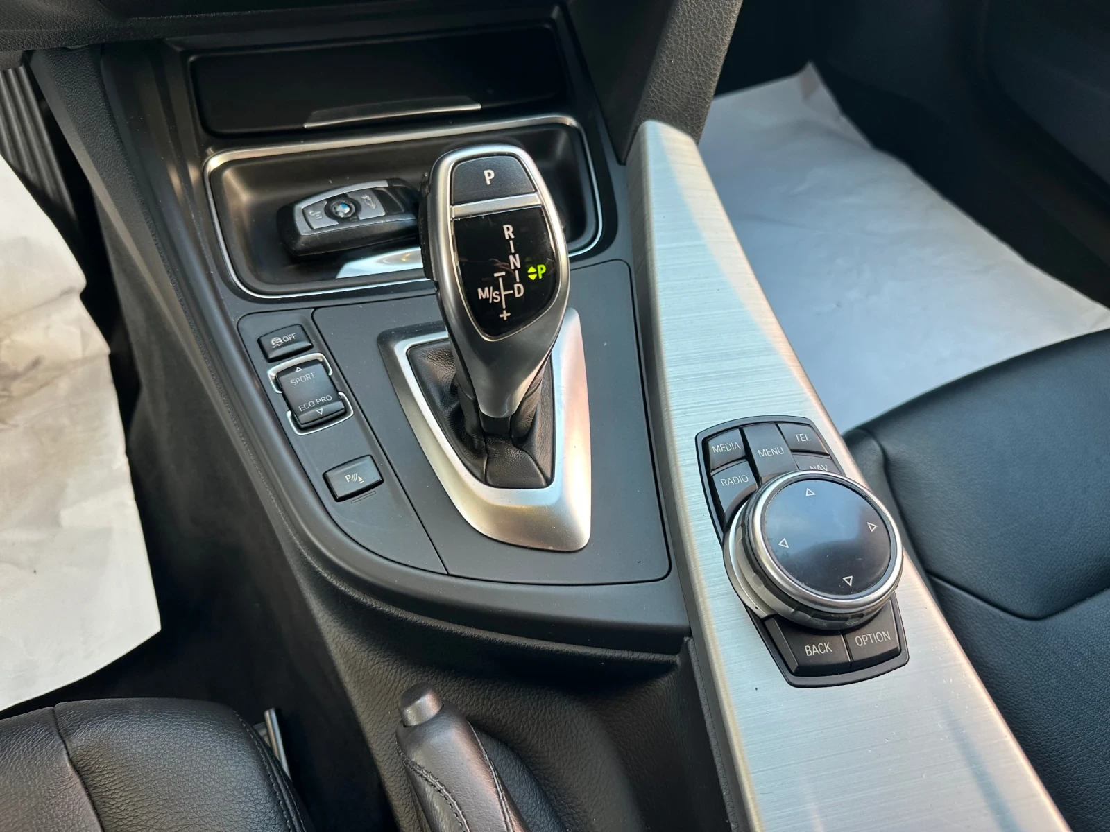 BMW 330 D xDrive , снимка 10 - Автомобили и джипове - 56373946