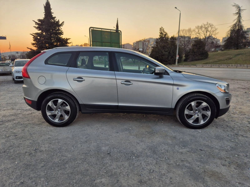 Volvo XC60 2.4d Автомат, снимка 6 - Автомобили и джипове - 49010706