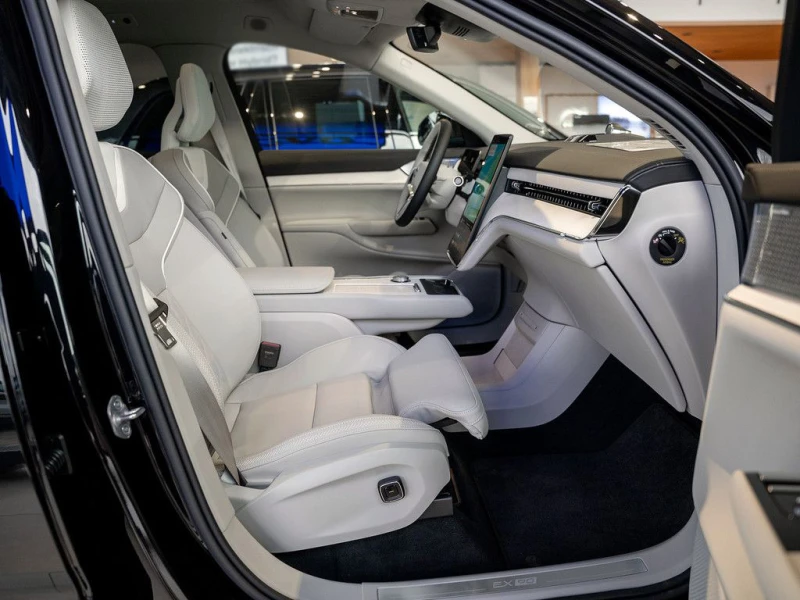 Volvo EX90 PLUS/SINGLE-MOTOR/277HP/360/PANO/AMBI/LED/174f, снимка 15 - Автомобили и джипове - 50656496