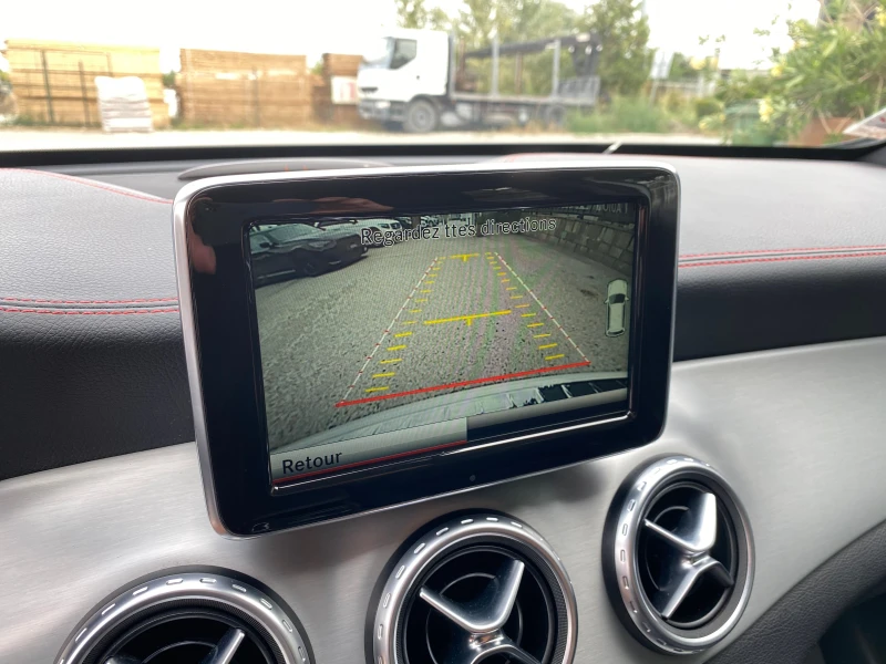 Mercedes-Benz GLA 220 AMG* Pano* Keyless GO* Harman/Kardon* , снимка 14 - Автомобили и джипове - 51584317