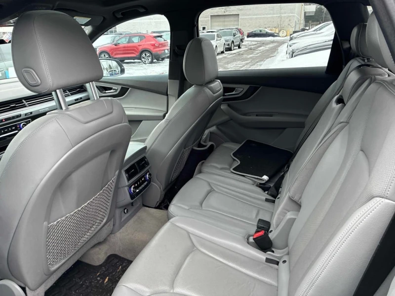 Audi Q7 * Progressiv * CARFAX * БЕЗ ПЪРВОНАЧАЛНА ВНОСКА, снимка 11 - Автомобили и джипове - 53063618