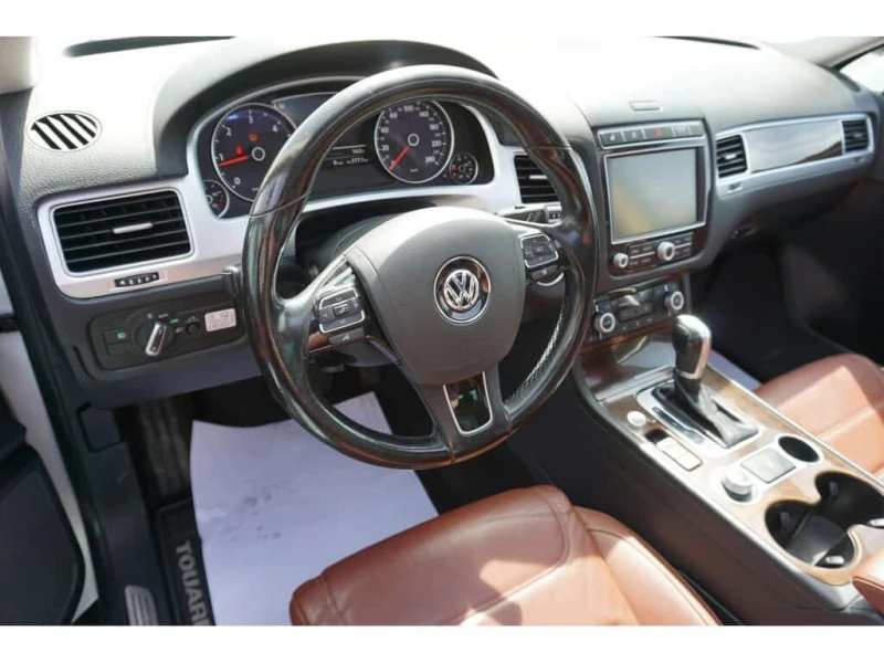 VW Touareg * V6 TDI * DIESEL* HIGHLINE AWD CERTIFIED * FREE A, снимка 8 - Автомобили и джипове - 53529049