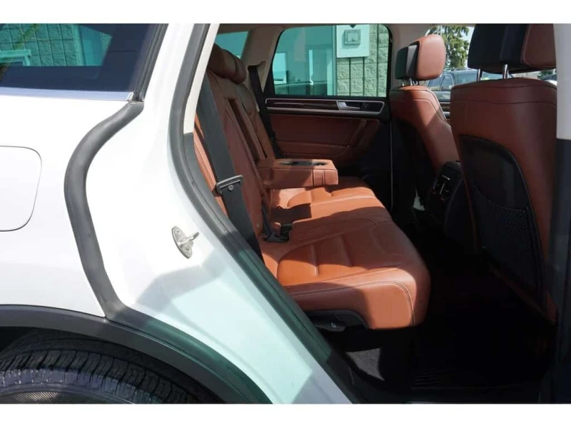 VW Touareg * V6 TDI * DIESEL* HIGHLINE AWD CERTIFIED * FREE A, снимка 16 - Автомобили и джипове - 53529049