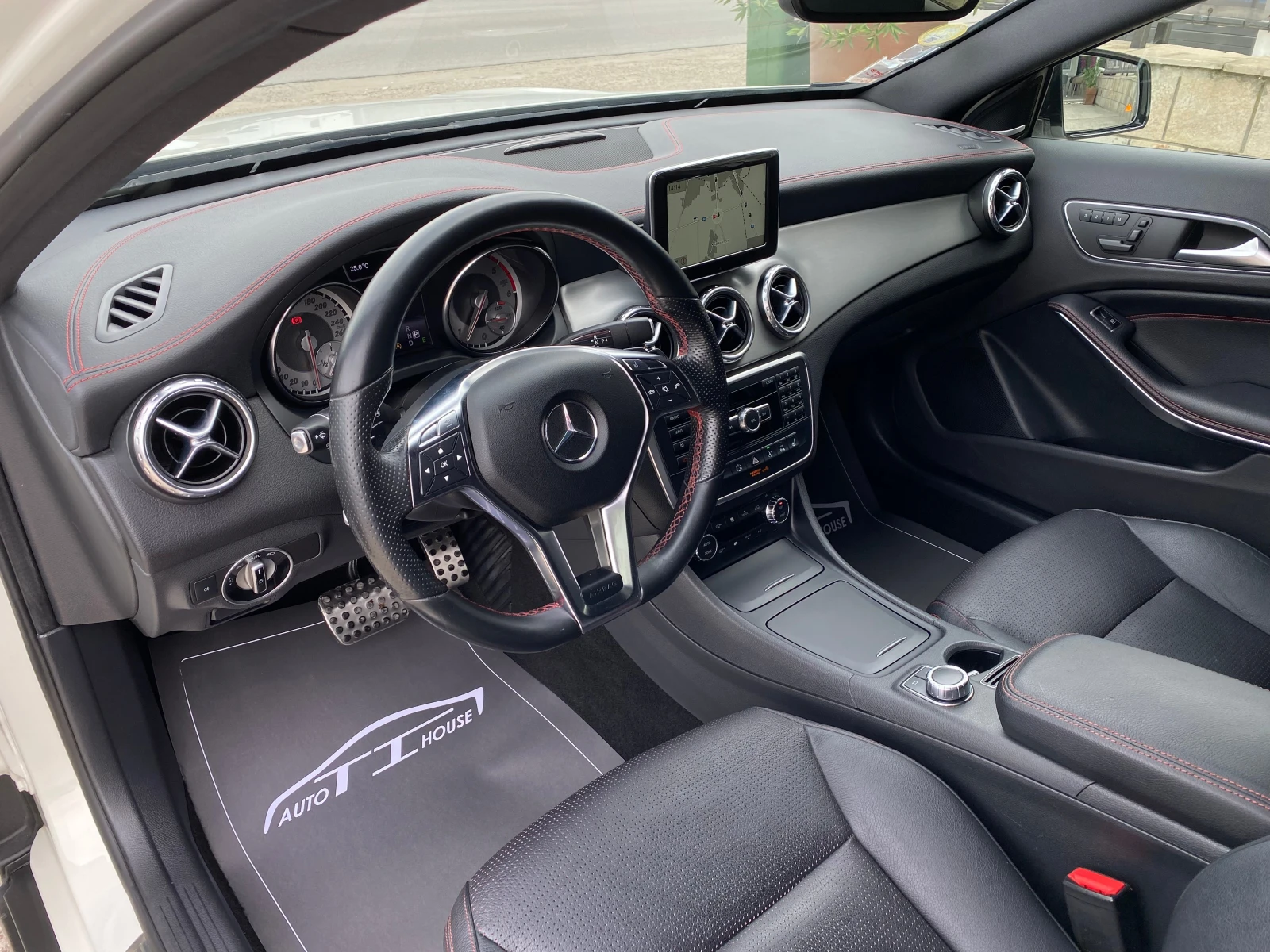 Mercedes-Benz GLA 220 AMG* Pano* Keyless GO* Harman/Kardon*  - изображение 8