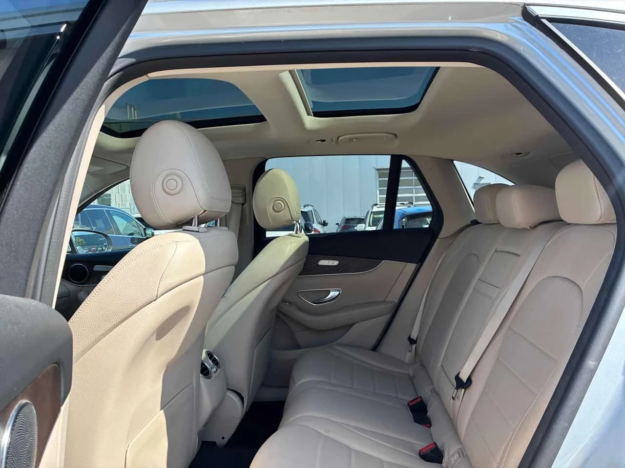 Mercedes-Benz GLC 300 4MATIC * ГЛАВНО ПРЕДСТАВИТЕЛСТВО НА MERCEDES* , снимка 11 - Автомобили и джипове - 55743761