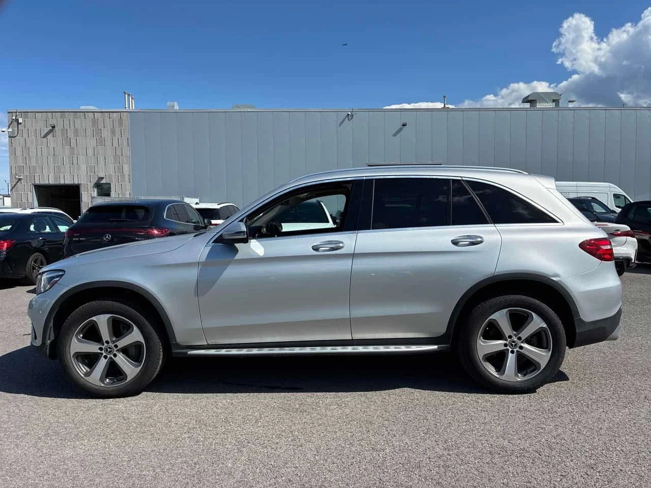 Mercedes-Benz GLC 300 4MATIC * ГЛАВНО ПРЕДСТАВИТЕЛСТВО НА MERCEDES* , снимка 3 - Автомобили и джипове - 55743761