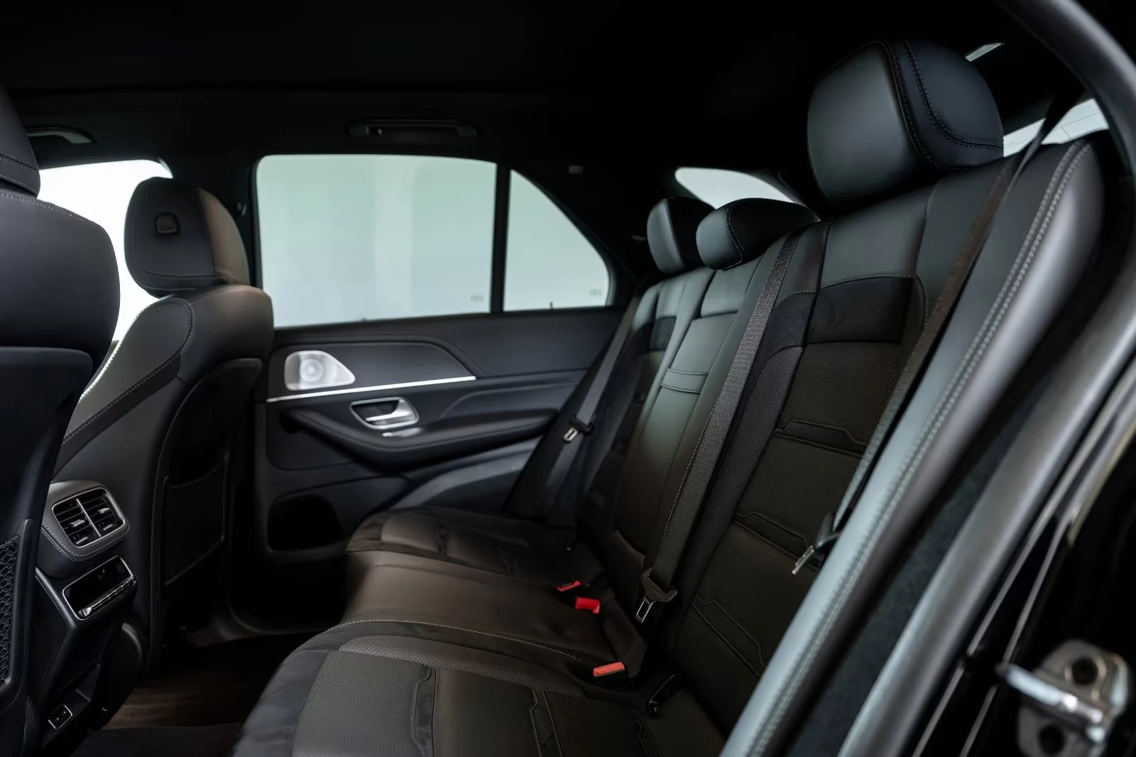 Mercedes-Benz GLE 63 S AMG 4M/ NIGHT/ BURM/ MULTIBEAM / HUD / 360 / EXCLUSIVE, снимка 16 - Автомобили и джипове - 55767974