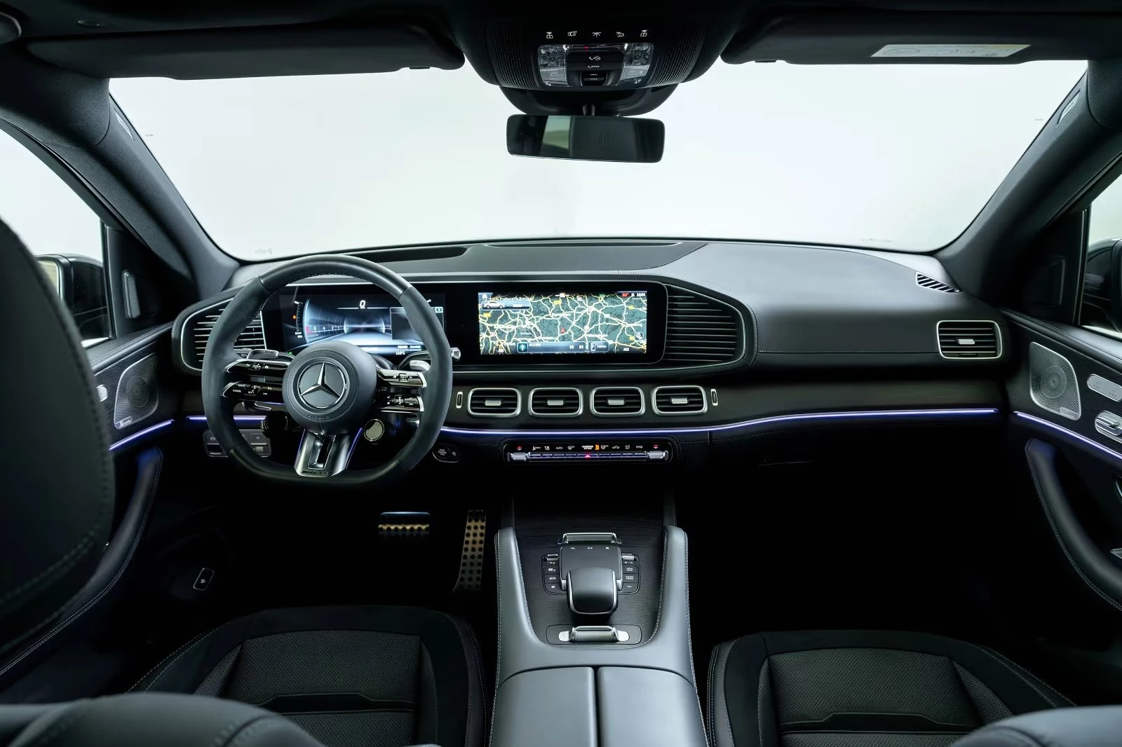 Mercedes-Benz GLE 63 S AMG 4M/ NIGHT/ BURM/ MULTIBEAM / HUD / 360 / EXCLUSIVE, снимка 13 - Автомобили и джипове - 55767974