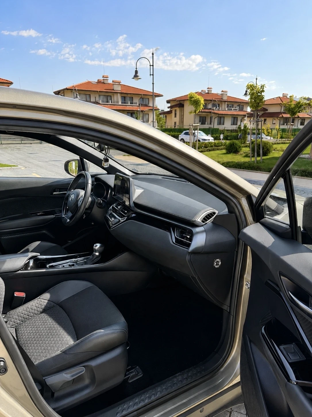Toyota C-HR, снимка 5 - Автомобили и джипове - 55920156